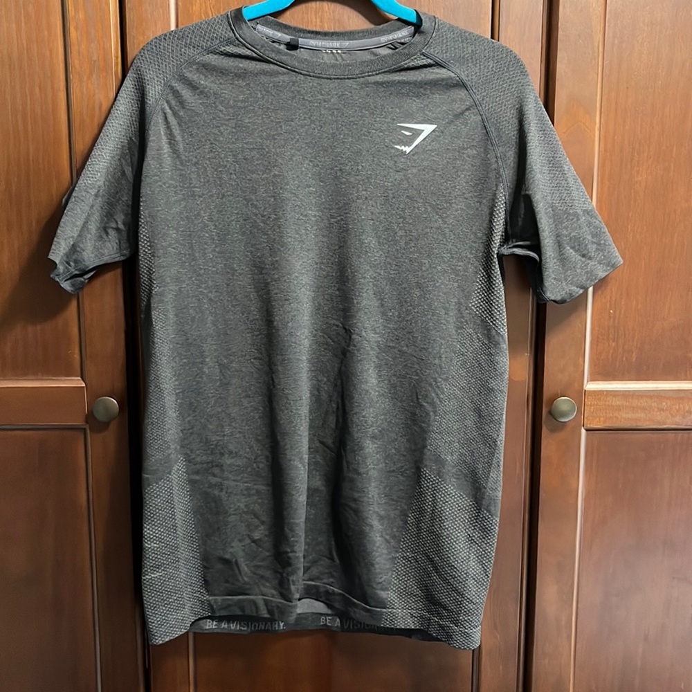 End gym shark dri fit workout top